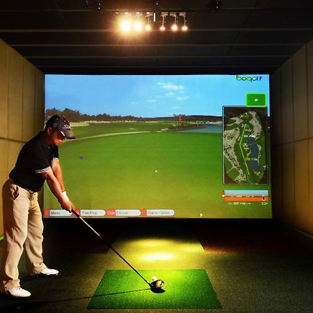 Ksl Hotel & Resort Johor Bahru Exterior photo Golf simulator