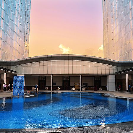 Ksl Hotel & Resort Johor Bahru Exterior photo The pool at the hotel