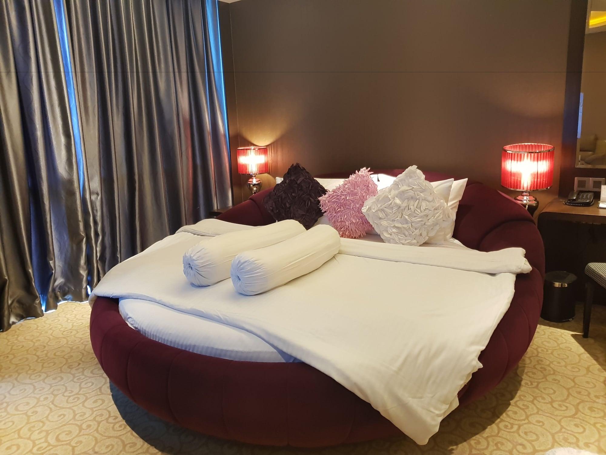 Ksl Hotel & Resort Johor Bahru Exterior photo A room at the hotel