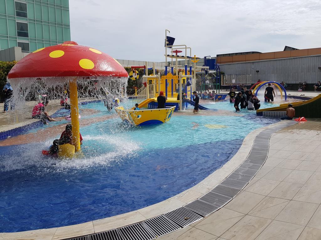 Ksl Hotel & Resort Johor Bahru Exterior photo The park's swimming pool
