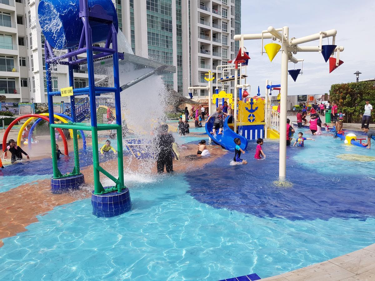 Ksl Hotel & Resort Johor Bahru Exterior photo The children's playground at the park